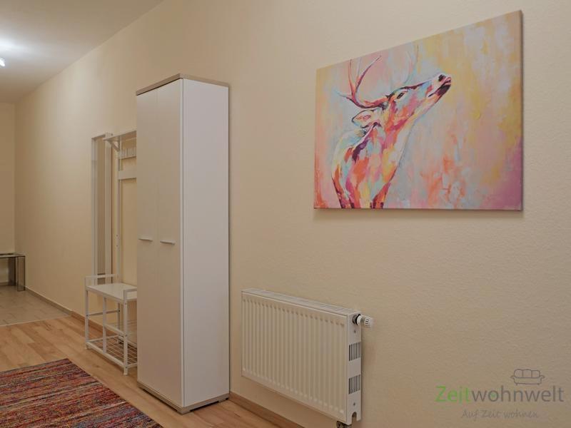 Wohnungsflur mit Garderobe