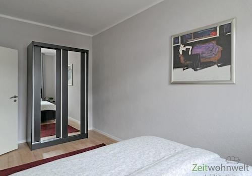 verspiegelter Kleiderschrank