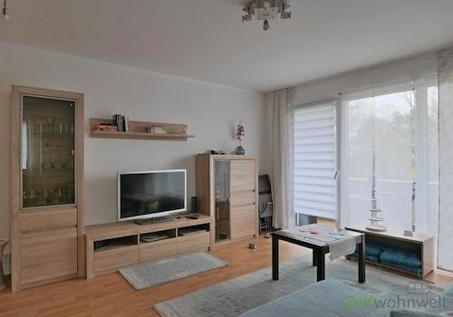 Schrankwand und TV