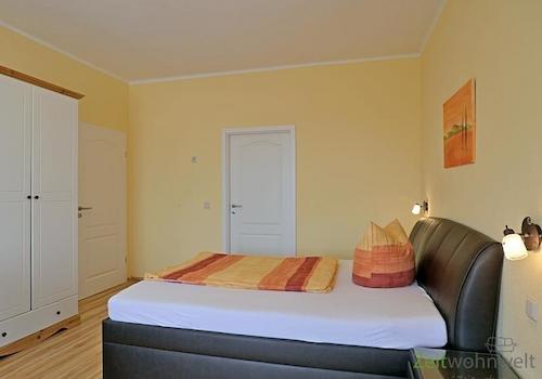 großes Doppelbett