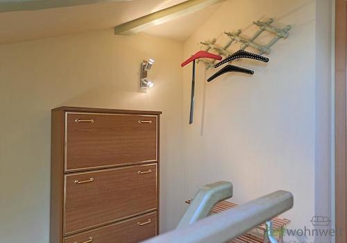 Treppenaufgang mit Garderobe