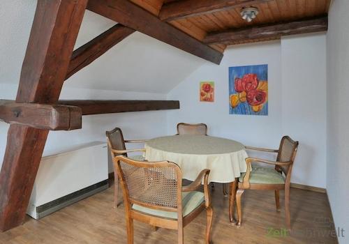 Esstisch im Wohnzimmer