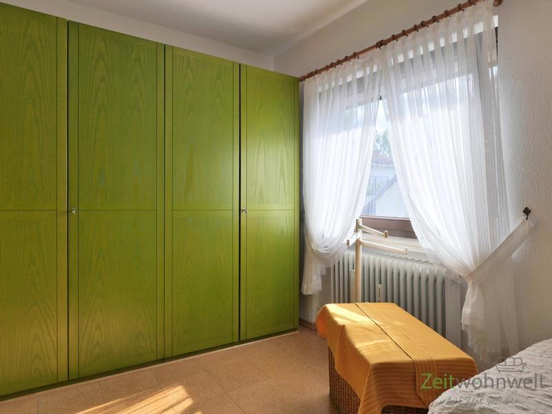 grüner Kleiderschrank