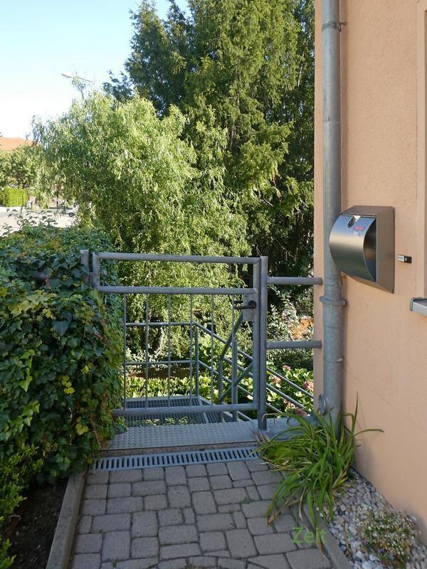 Grundstückseingang und Briefkasten