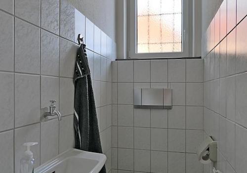 separates WC
