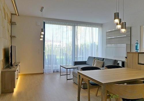 Wohnzimmer mit Esstisch