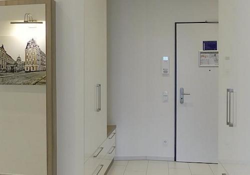 Wohnungsflur mit Garderobe