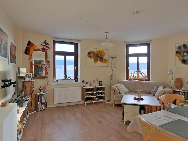 Blick ins Wohnzimmer links