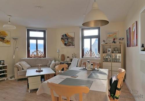 Blick ins Wohnzimmer rechts