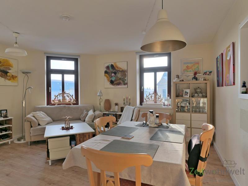 Blick ins Wohnzimmer rechts
