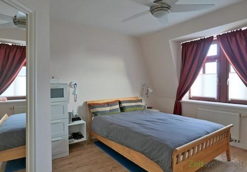 Blick ins Schlafzimmer