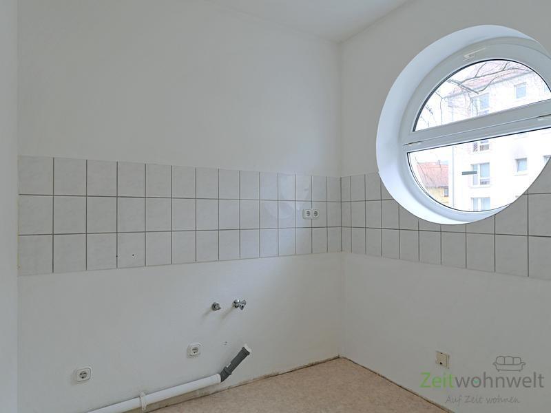 Küche mit rundem Fenster