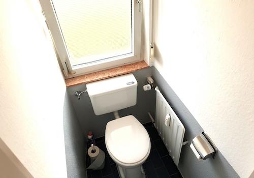 separates WC