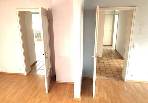 Laminat und Fliesen