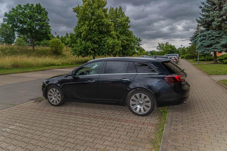 eigener Parkplatz(Opel)