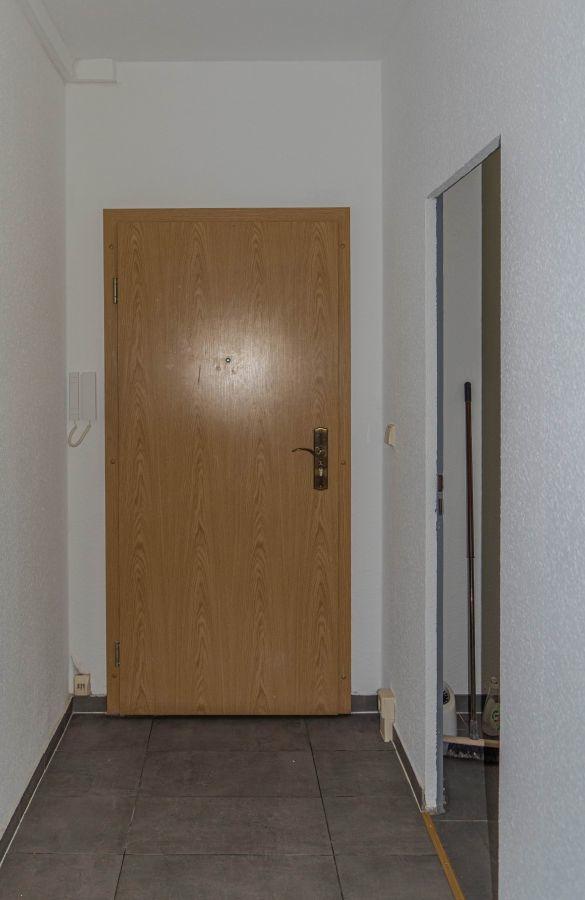Wohnungstür, rechts Küche