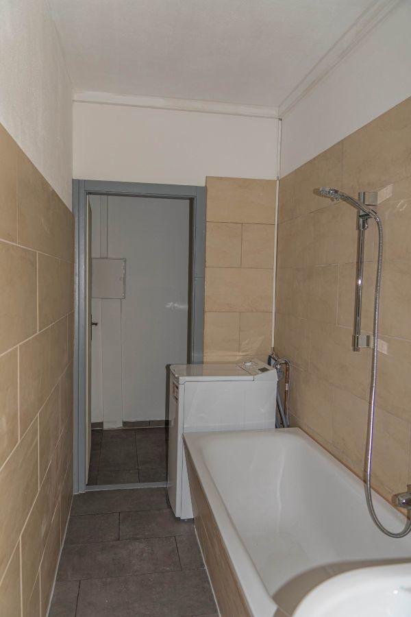 Badezimmer Richtung Flur.