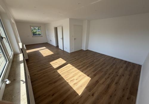 Wohn-Esszimmer m offener Küche