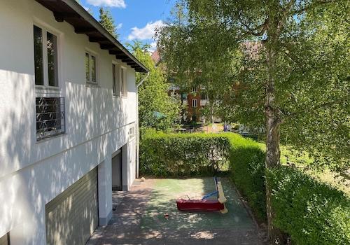 Hinterhof mit Garagen