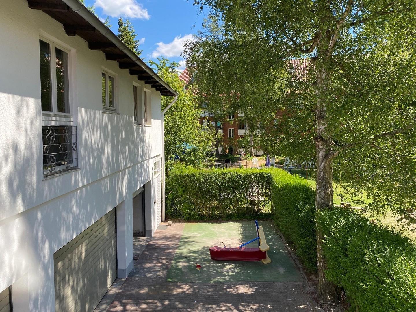 Hinterhof mit Garagen