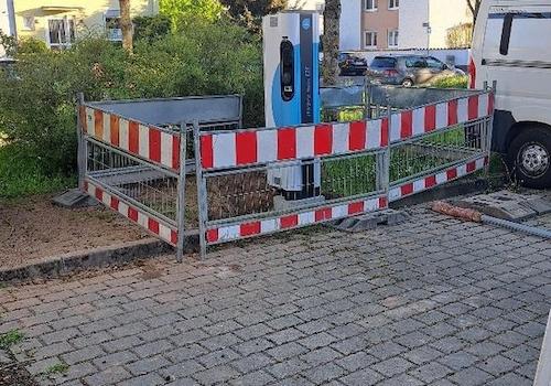 E-Ladesäule gegenüber