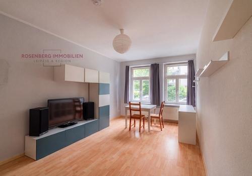 Immobilie in Leipzig zu verkaufen _ 2 Raumwohnung _ Rosenberg Immobilien _ Wohnzimmer