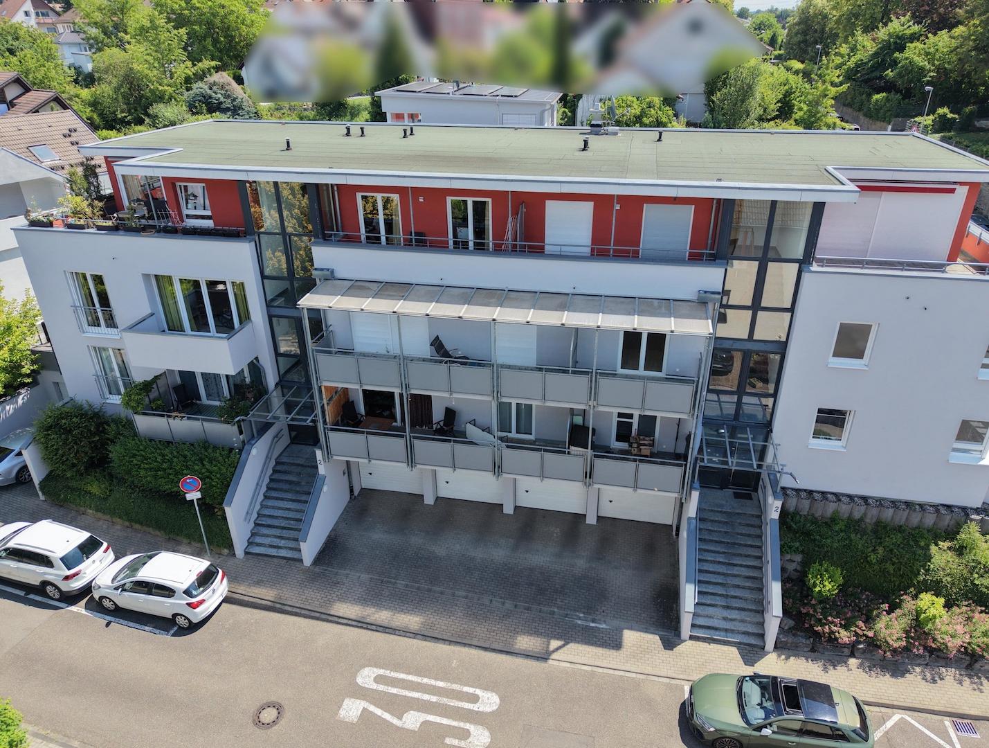 Ansicht und Zugang zum Gebäude
