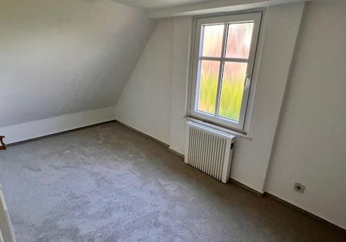 Schlafzimmer OG/neuer Teppich