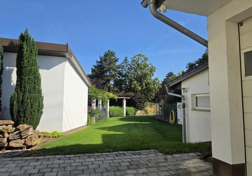 Hinter dem Hof