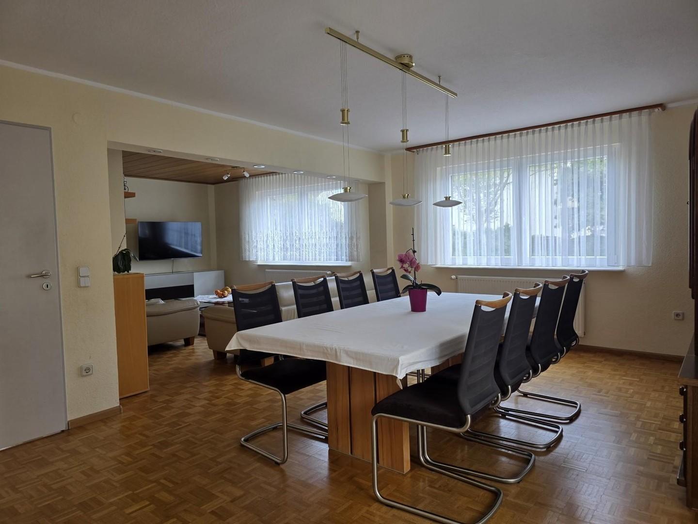 Wohn- und Esszimmer Bild 1