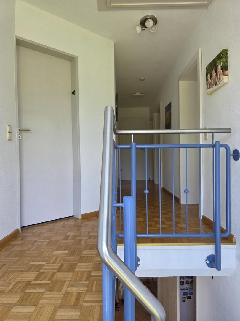 Flur OG Richtung Straße