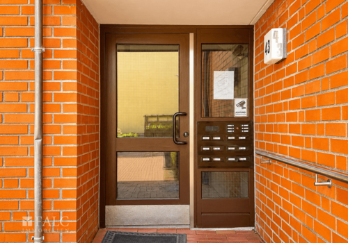 Eingangsbereich zur Wohnung mit 6 Parteien
