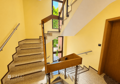 Treppenhaus zur Wohnung