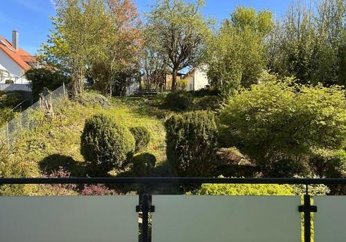 Vom Balkon Blick auf Garten