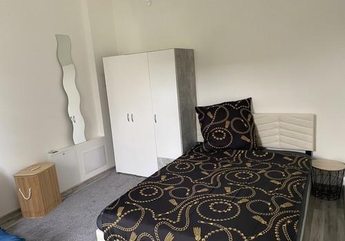Bett mit Kleiderschrank