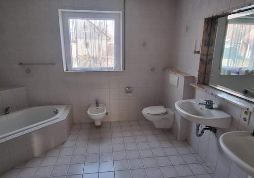 Badezimmer EG