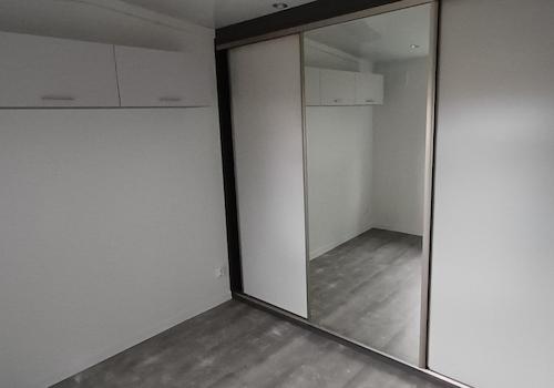 Schlafzimmer Hängeschrank