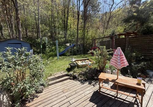 Terrasse und Waldrand