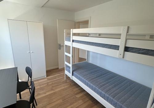 Zimmer 2 möbliert