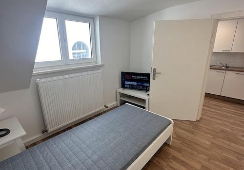 Alle Zimmer mit TV und TV Bank