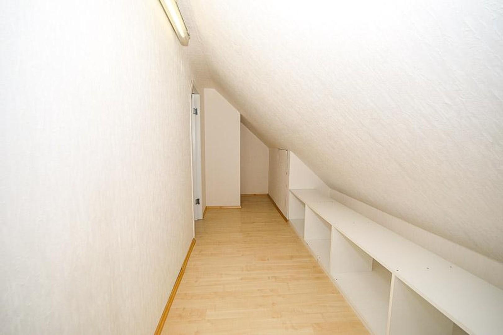 Begehbarer Schrank im DG