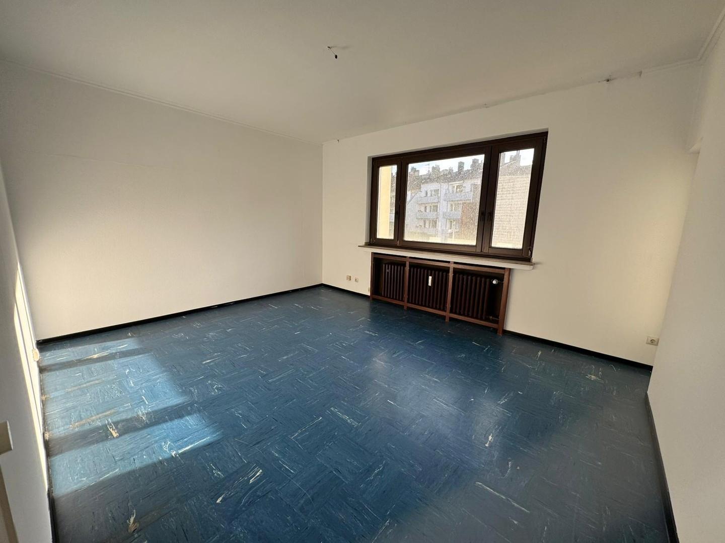 Arbeits- o. Schlafzimmer