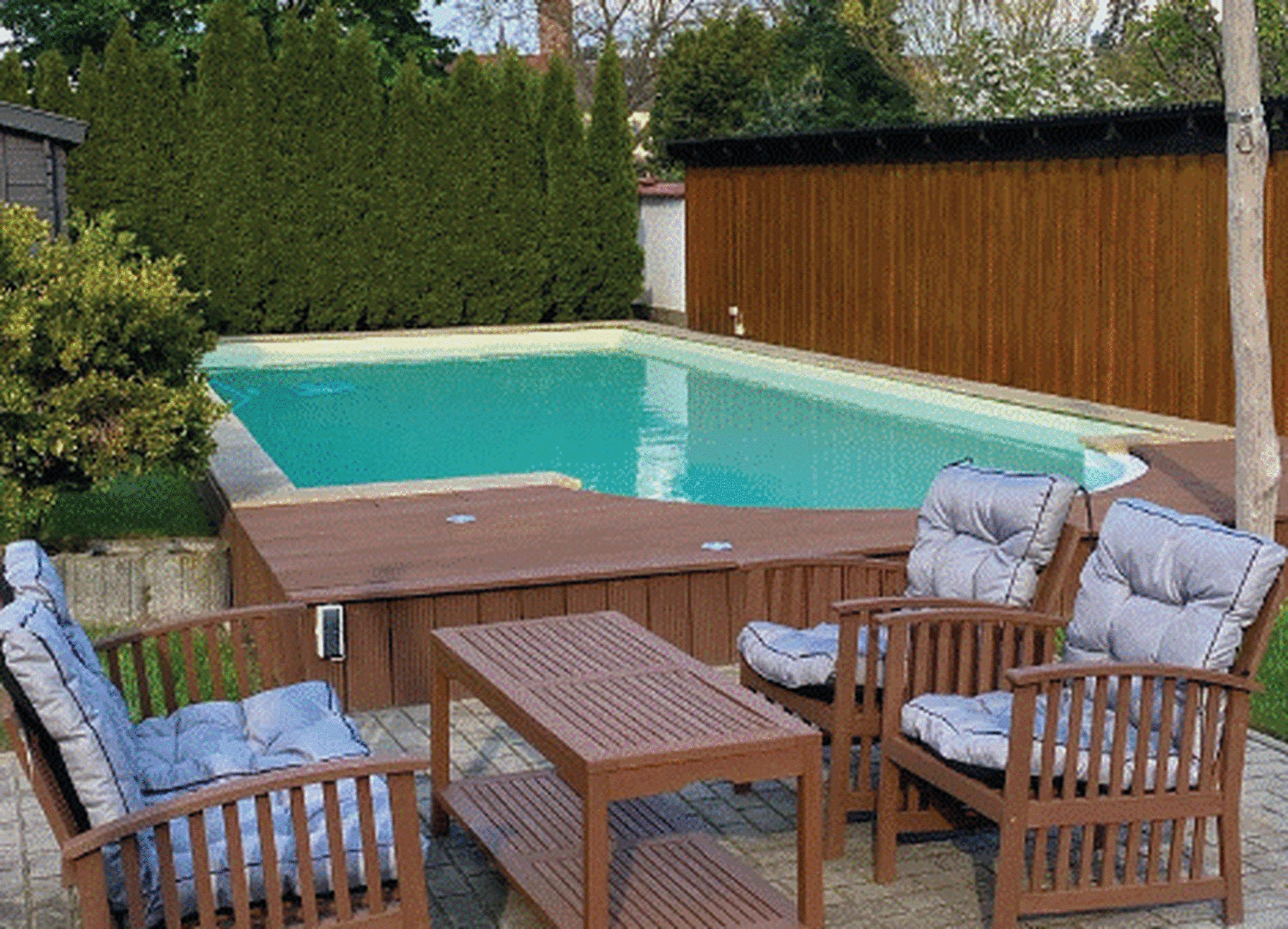 Außenanlage mit Pool