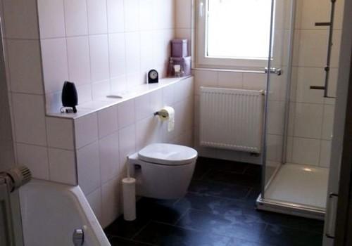 Bad m. Eckwanne u. Dusche
