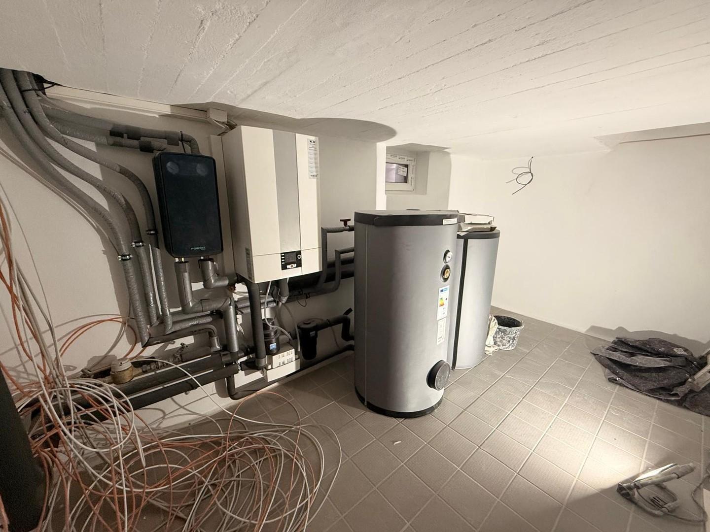 Wärmepumpe im Kellerraum