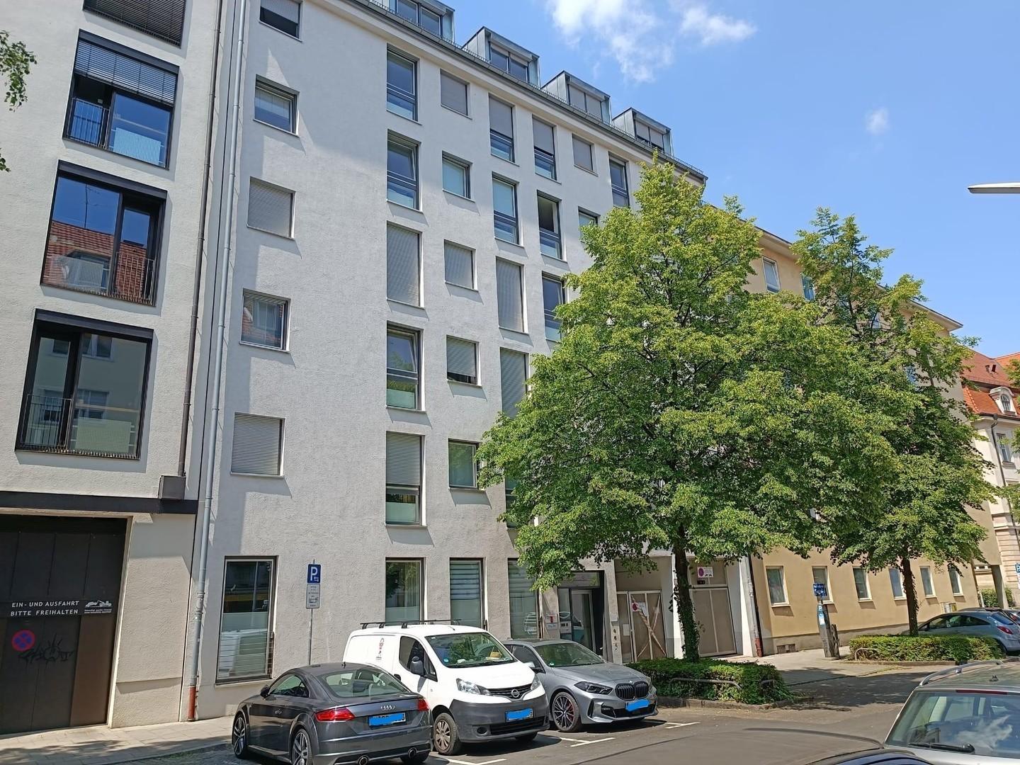 Straßenansicht Vordergebäude
