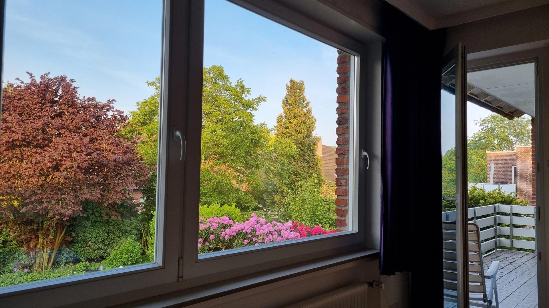 Schlafzimmer 1 zum Balkon