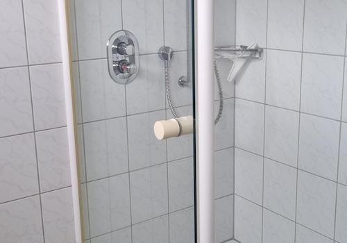 Bad 2 mit Dusche