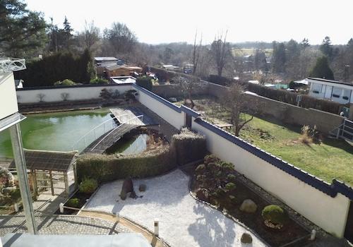 Blick in Gartenanlage