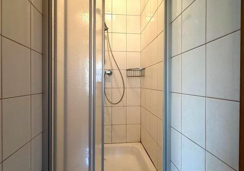 Hinterhaus: Dusche